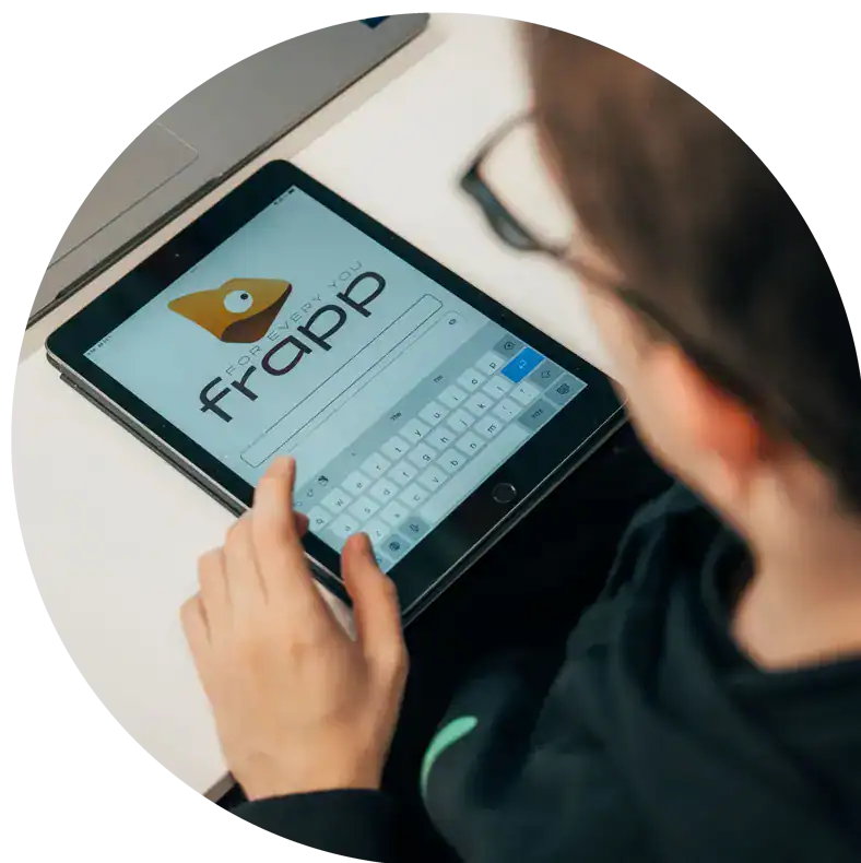 Penetrační testy aplikací 1 Testování penetračního testu webové aplikace na tabletu s logem Frapp.